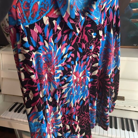 Chico's Bold Blue and Pink Floral Button Down Shirt Size 3 - Picture 9 of 16